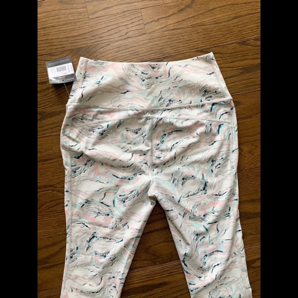 🌸 2 x $30 🌸  Brand new Eddie Bauer capris Movement Lux - Picture 3 of 5